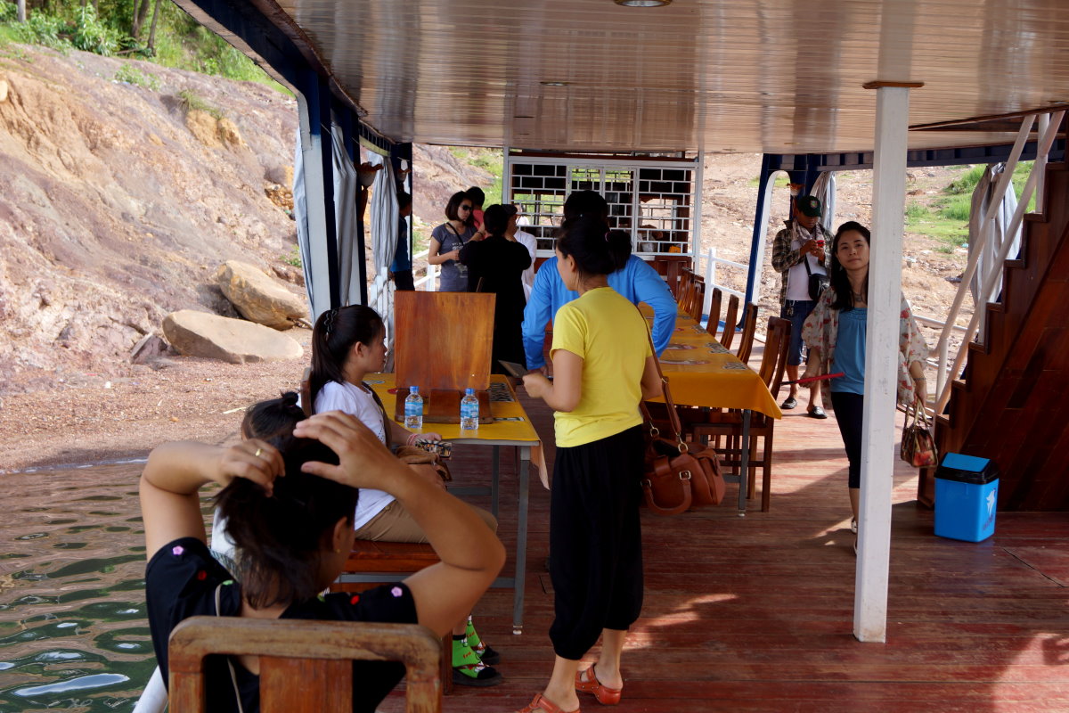 The Nam Ngum dam boat cruise