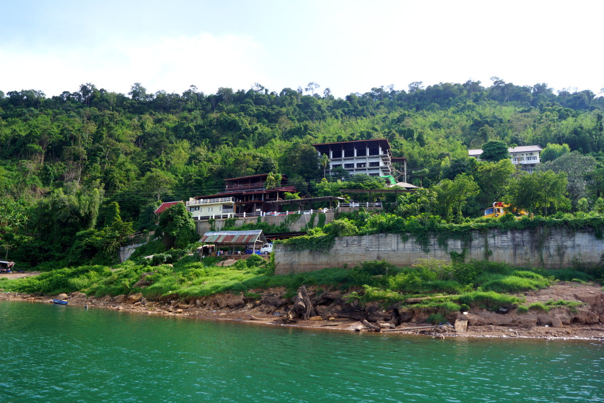 The Nam Ngum dam boat cruise