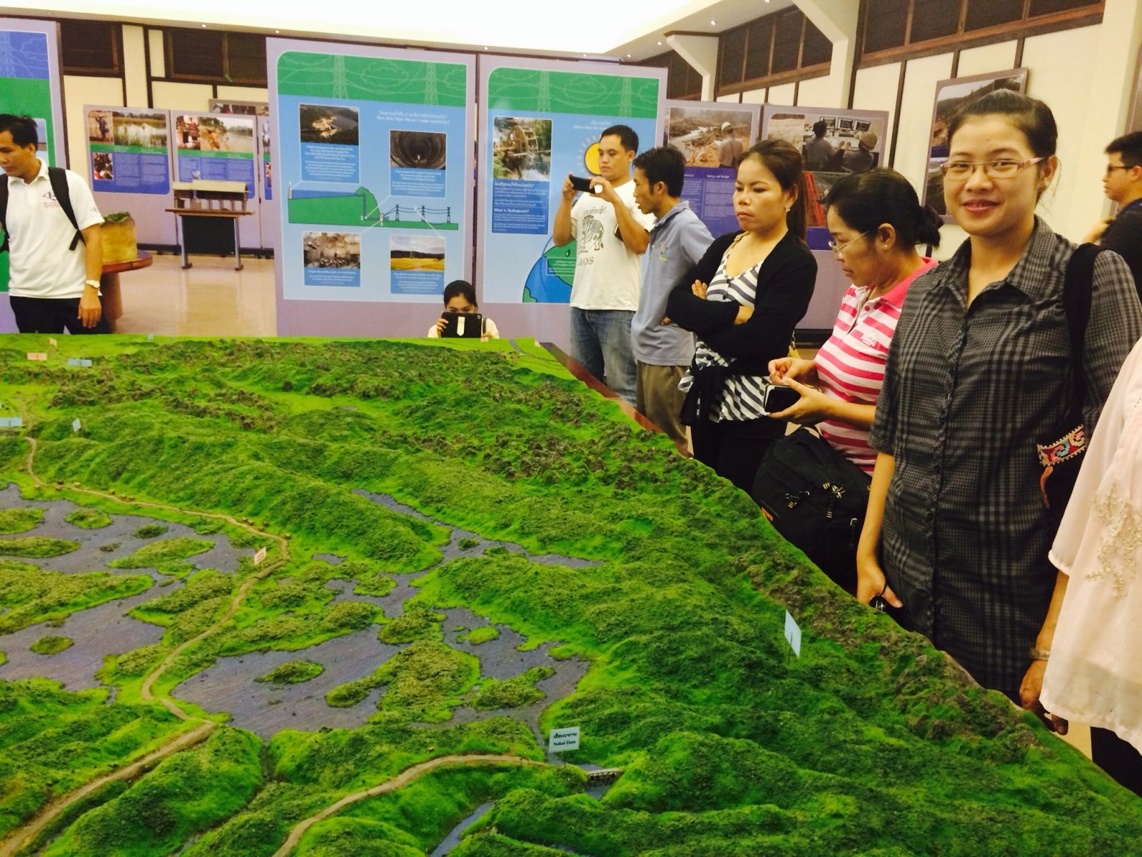 Participants view the 3D representation of the project